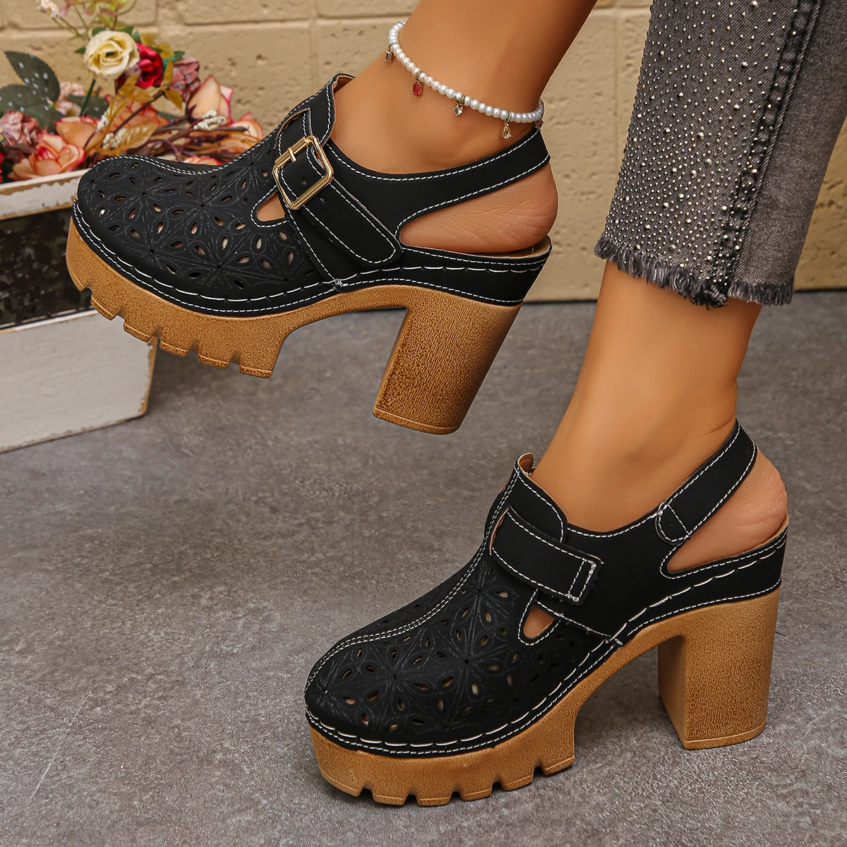 Leather Work Heels - 大きいサイズの女性の厚いヒールサンダル夏の新しいローマスタイルのポリウレタンレザー中空通気性つま先キャップサンダル女性用