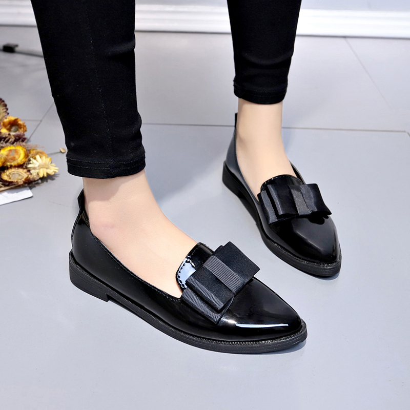 ブラック/ワインレッドのパテントレザーのポインテッドトゥフラ - Leather Work Heels のレビューと価格