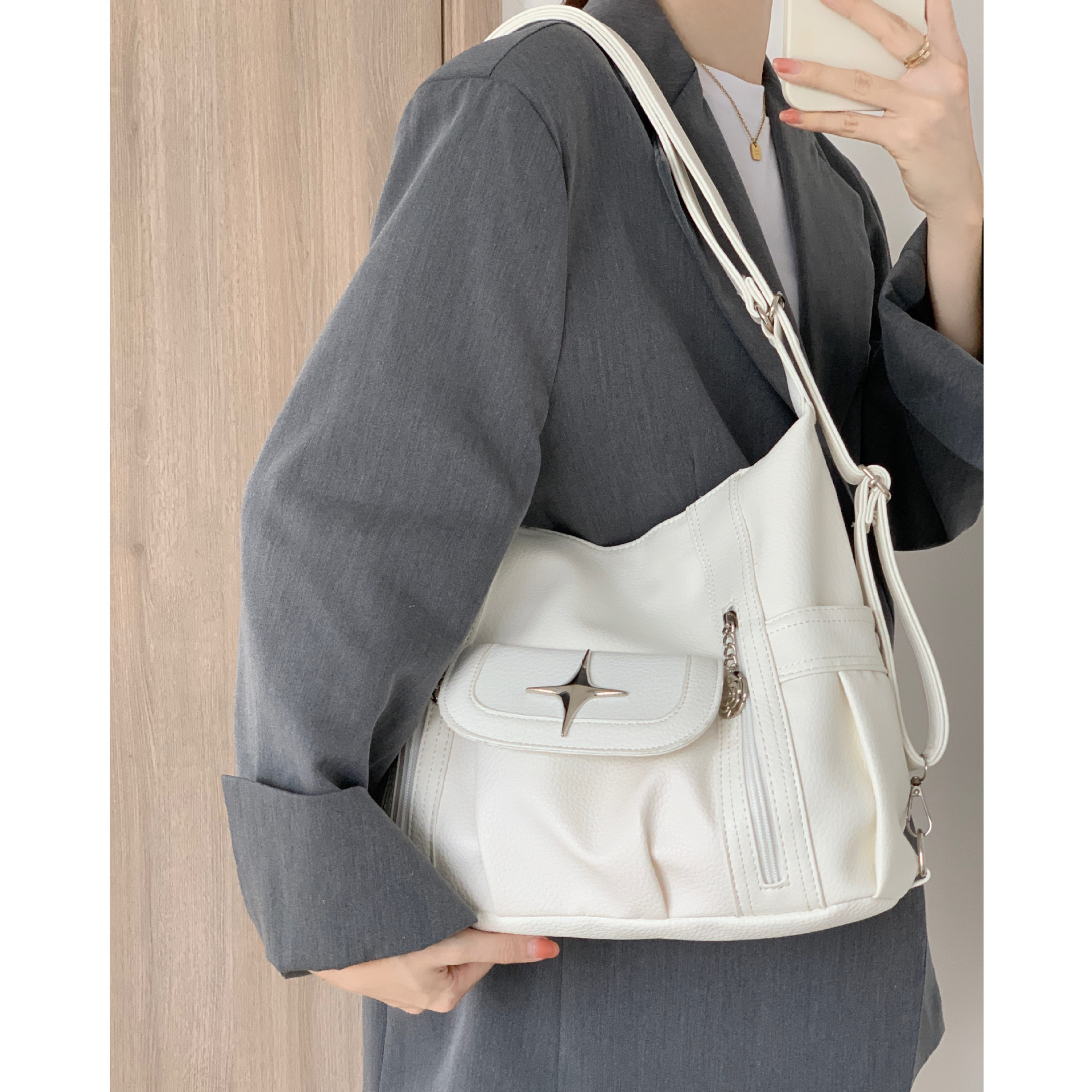 女性の素敵なバッグファッション韓国語バージョン学生旅行ボルソ - Leather Work Bag Women のレビューと価格