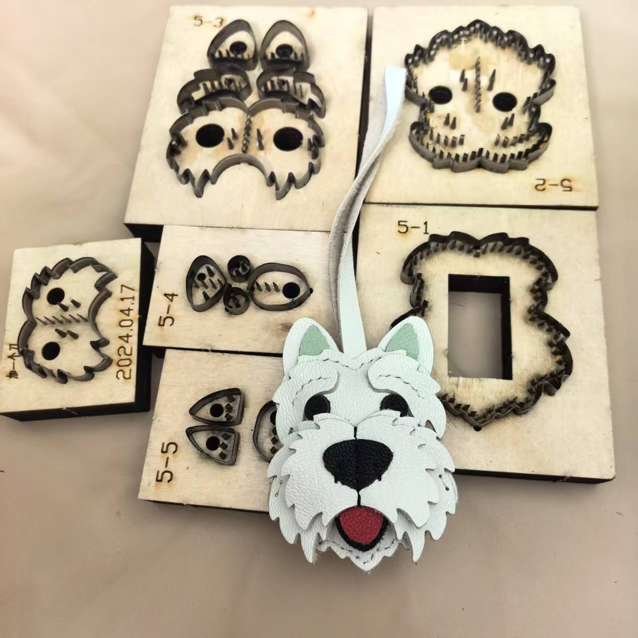 木製カッティングダイ、かわいいウェスティ子犬の革製キーホルダ - Leatherwork Rings のレビューと価格