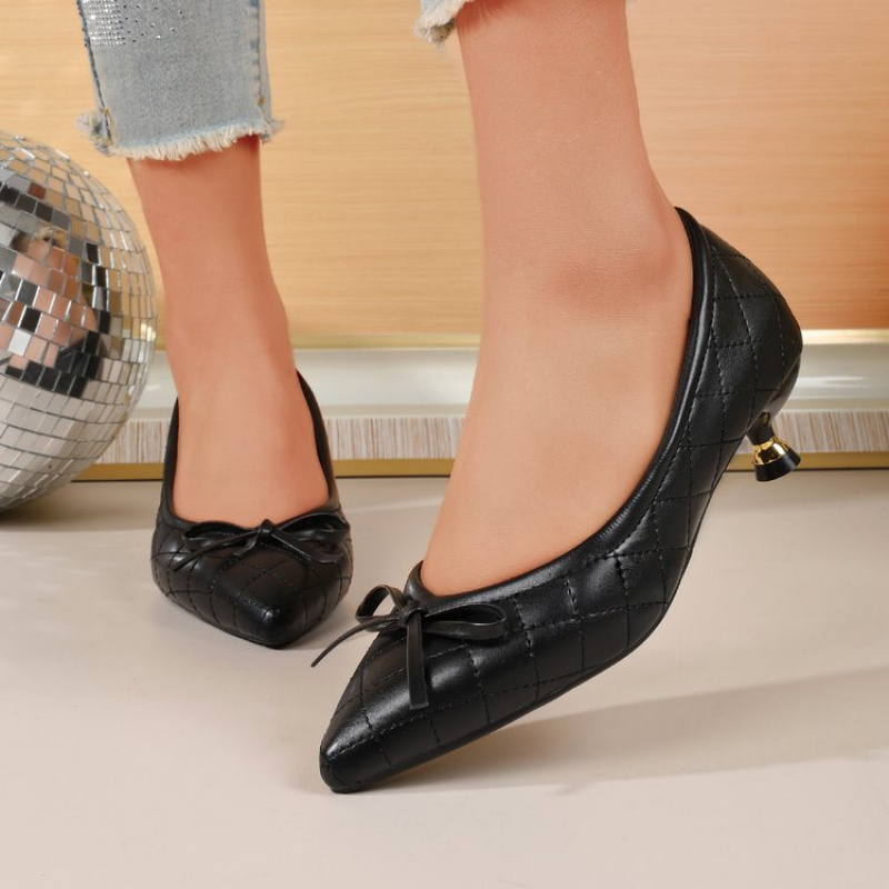ヴィンテージ レディース ポインテッドトゥ ボウ キトゥンヒ - Leather Work Heels のレビューと価格