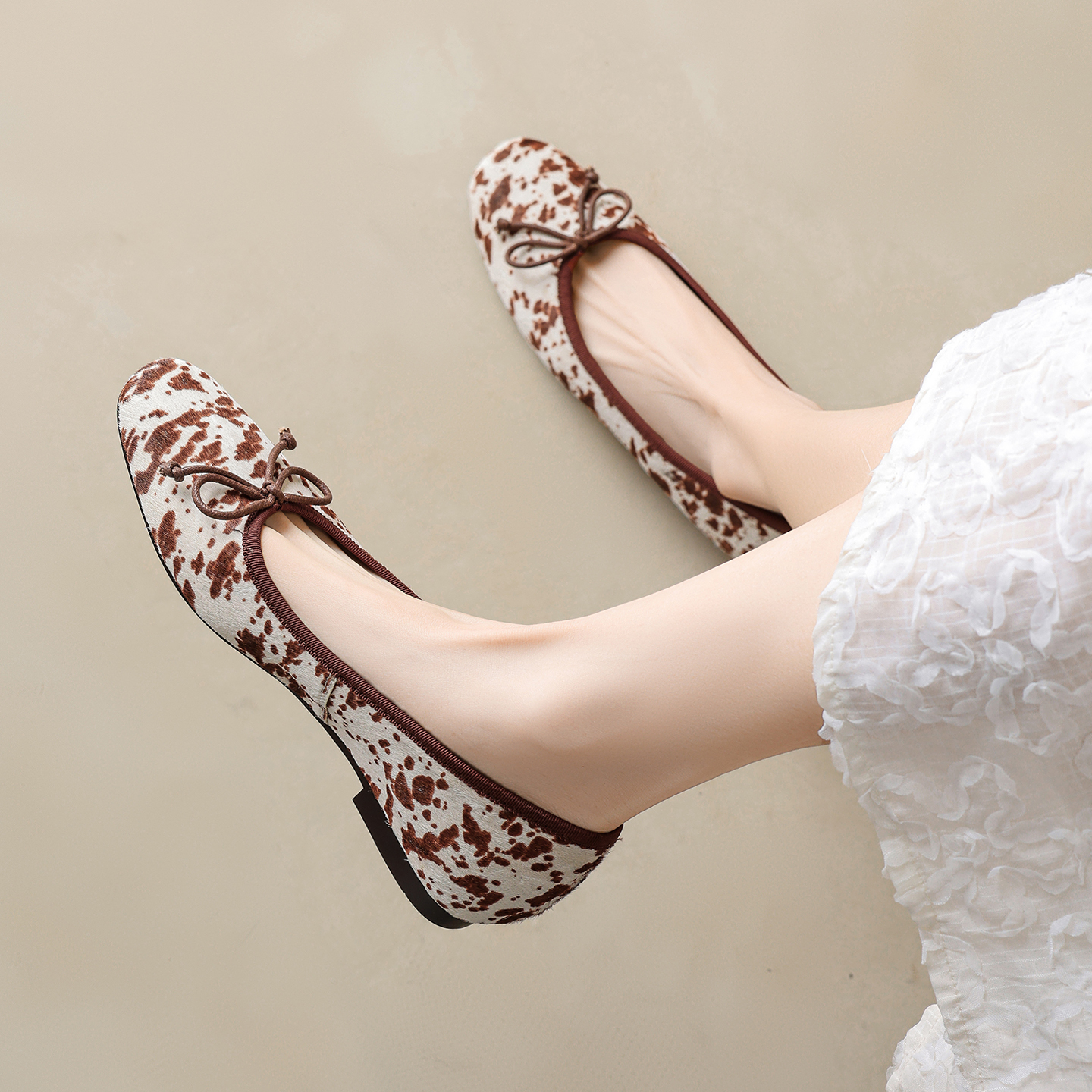    本革馬毛ヒョウ柄ローヒール蝶結び春夏レディースシュー - Leather Work Heels のレビューと価格