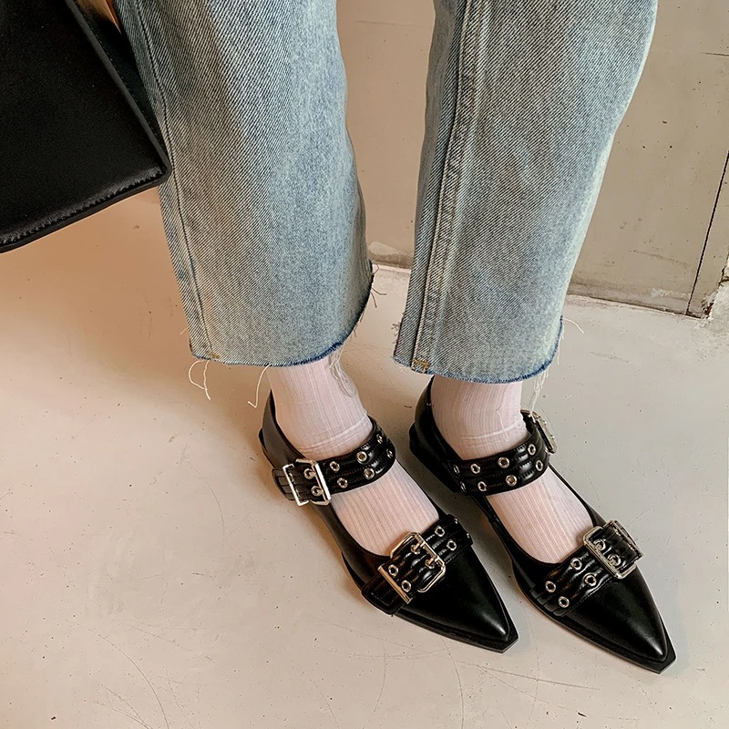 女性の靴デザイナーの高級ローヒールパンプスバックルファッショ - Leather Work Heels のレビューと価格