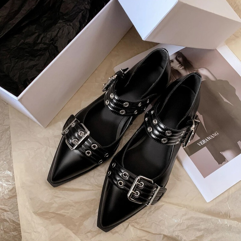 女性の靴デザイナーの高級ローヒールパンプスバックルファッショ - Leather Work Heels のレビューと価格